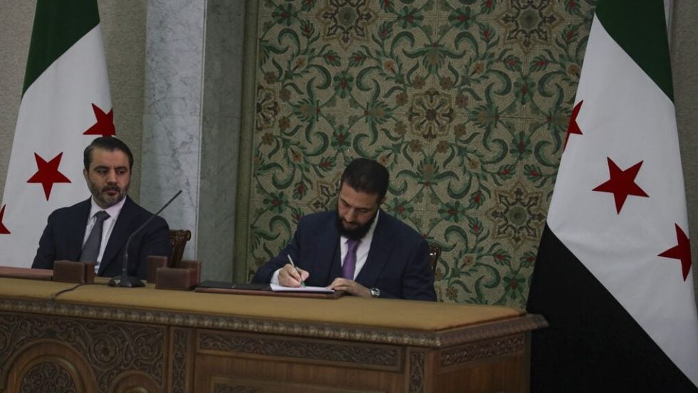 Τον Μάρτιο του 2025 τζιχαντιστικές ομάδες επέδραμαν σε πόλεις και χωριά Αλαουιτών, μέχρι που ο αλ Σαράα έβαλε ένα τέλος στην ανθρωποσφαγή